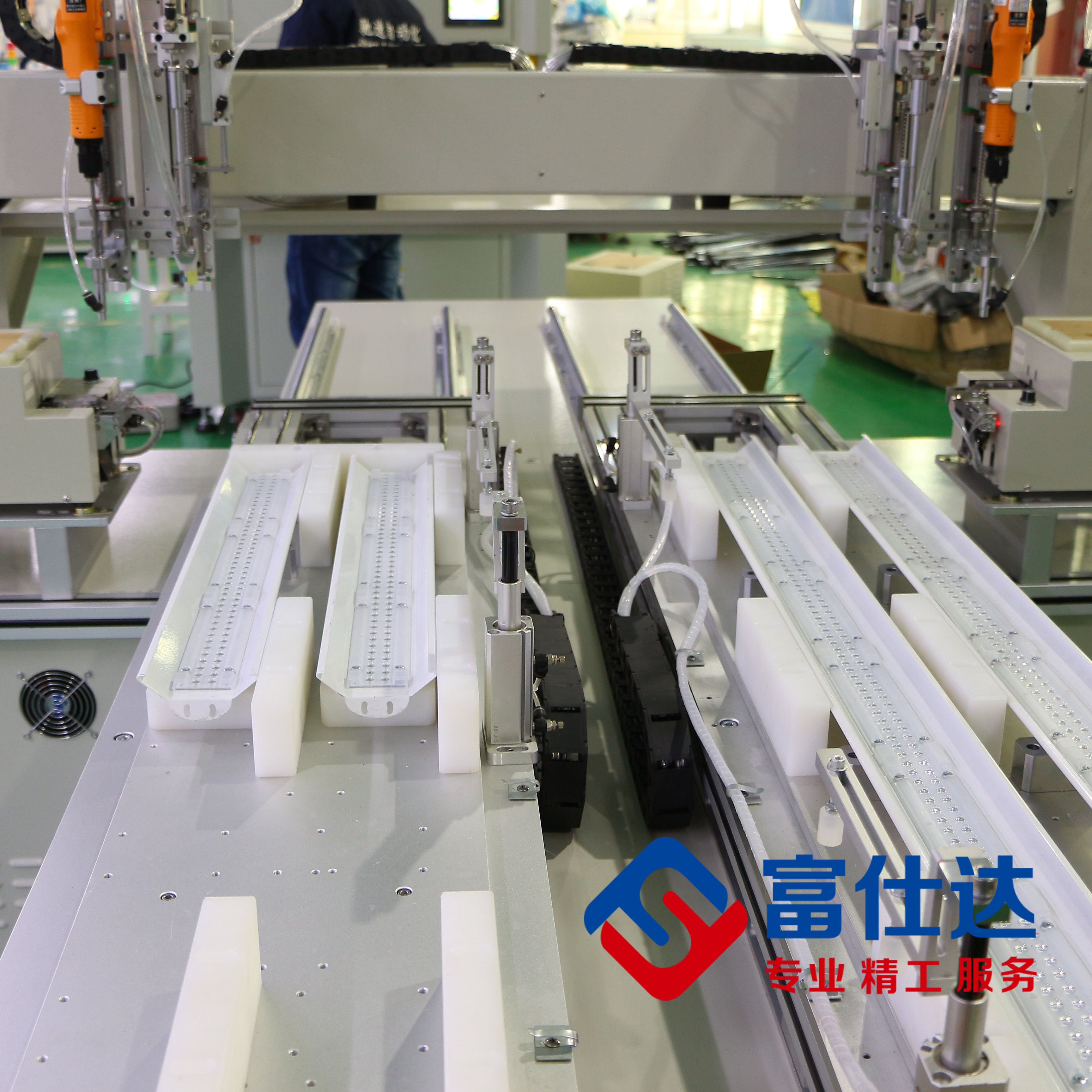 線性高灣擰螺絲機設(shè)備